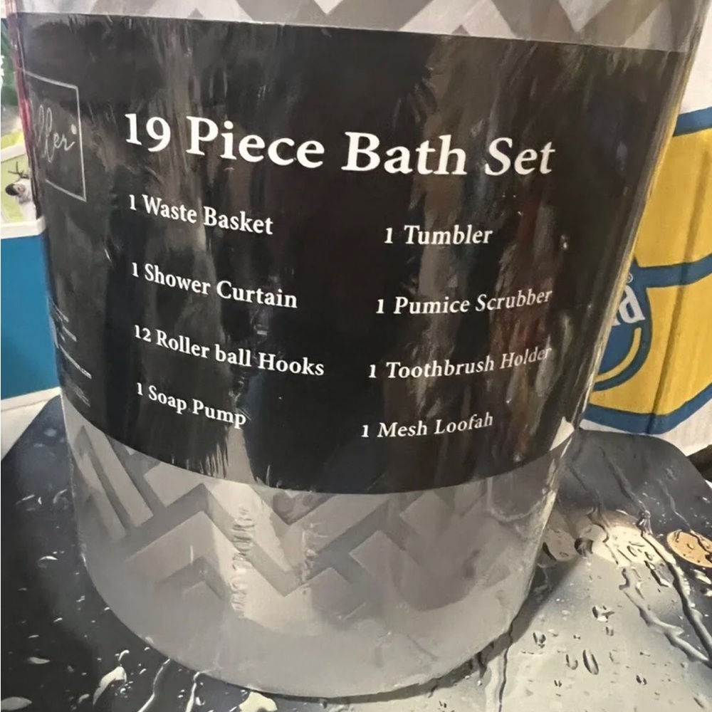 Amy Miller Home 19 Piece Bath Set. - Picture 2 of 2